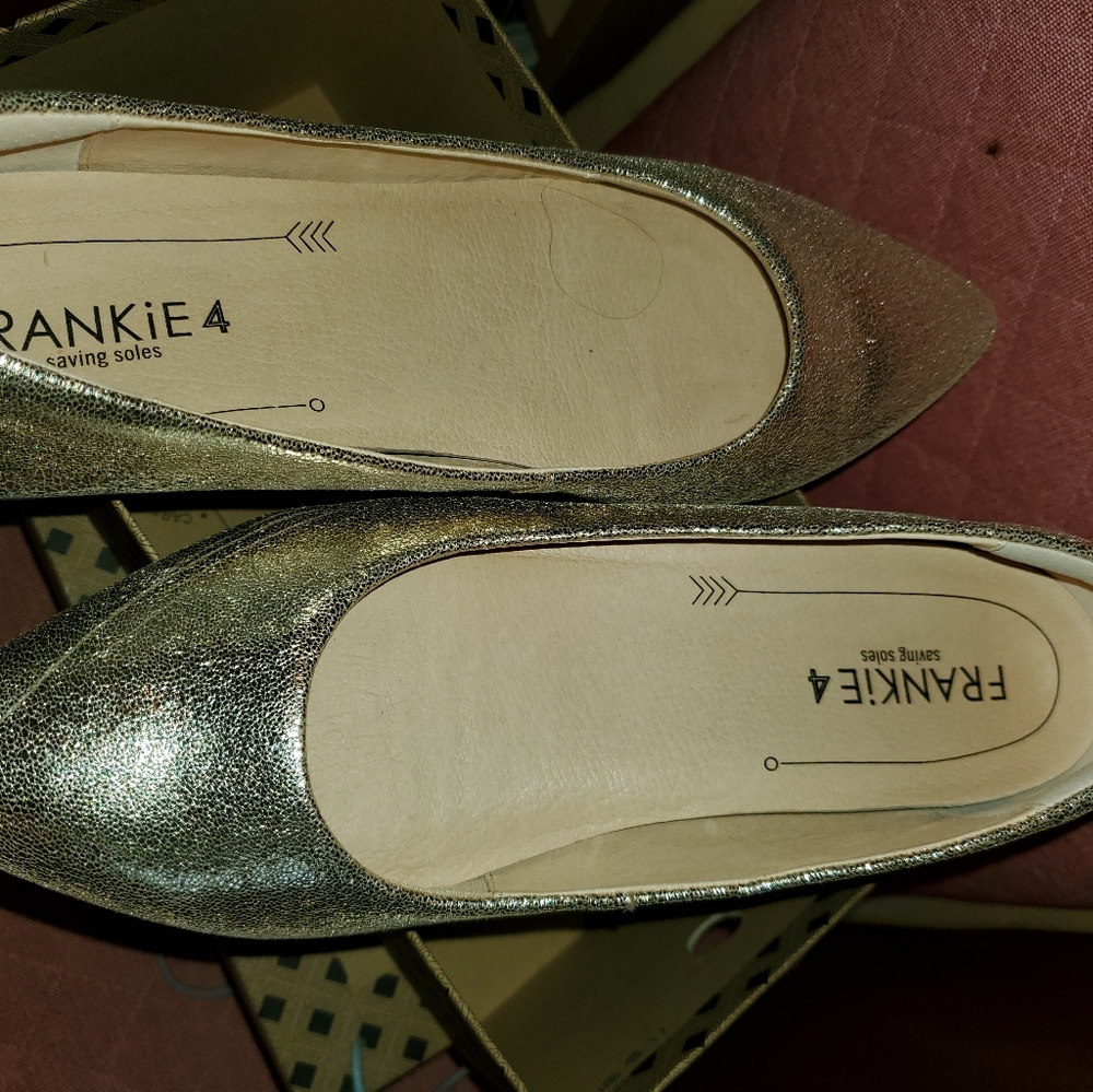 Frankie4 Poppy flats